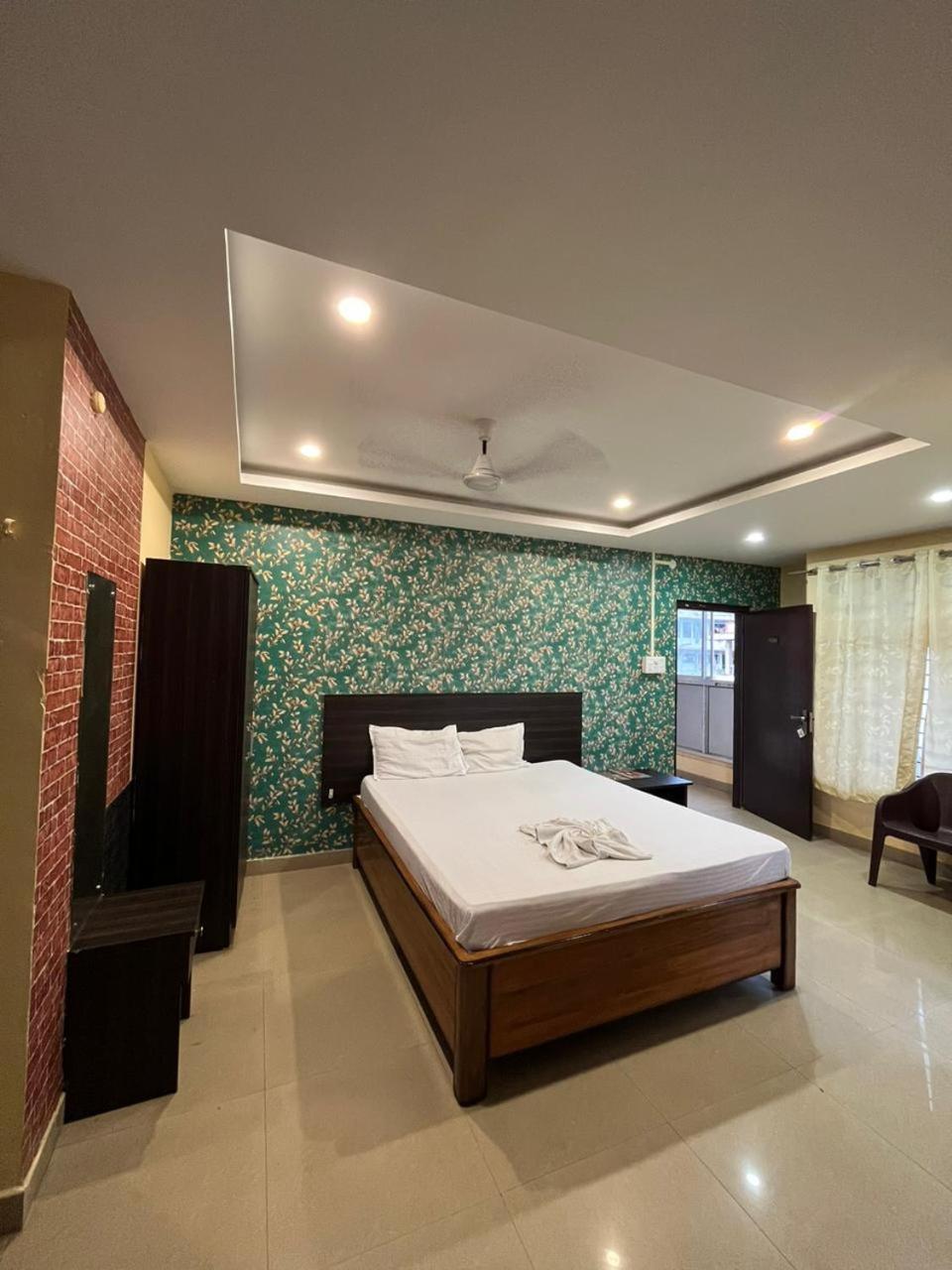 Hotel H K Residency Near Kalakshetra Guwahati Exterior foto