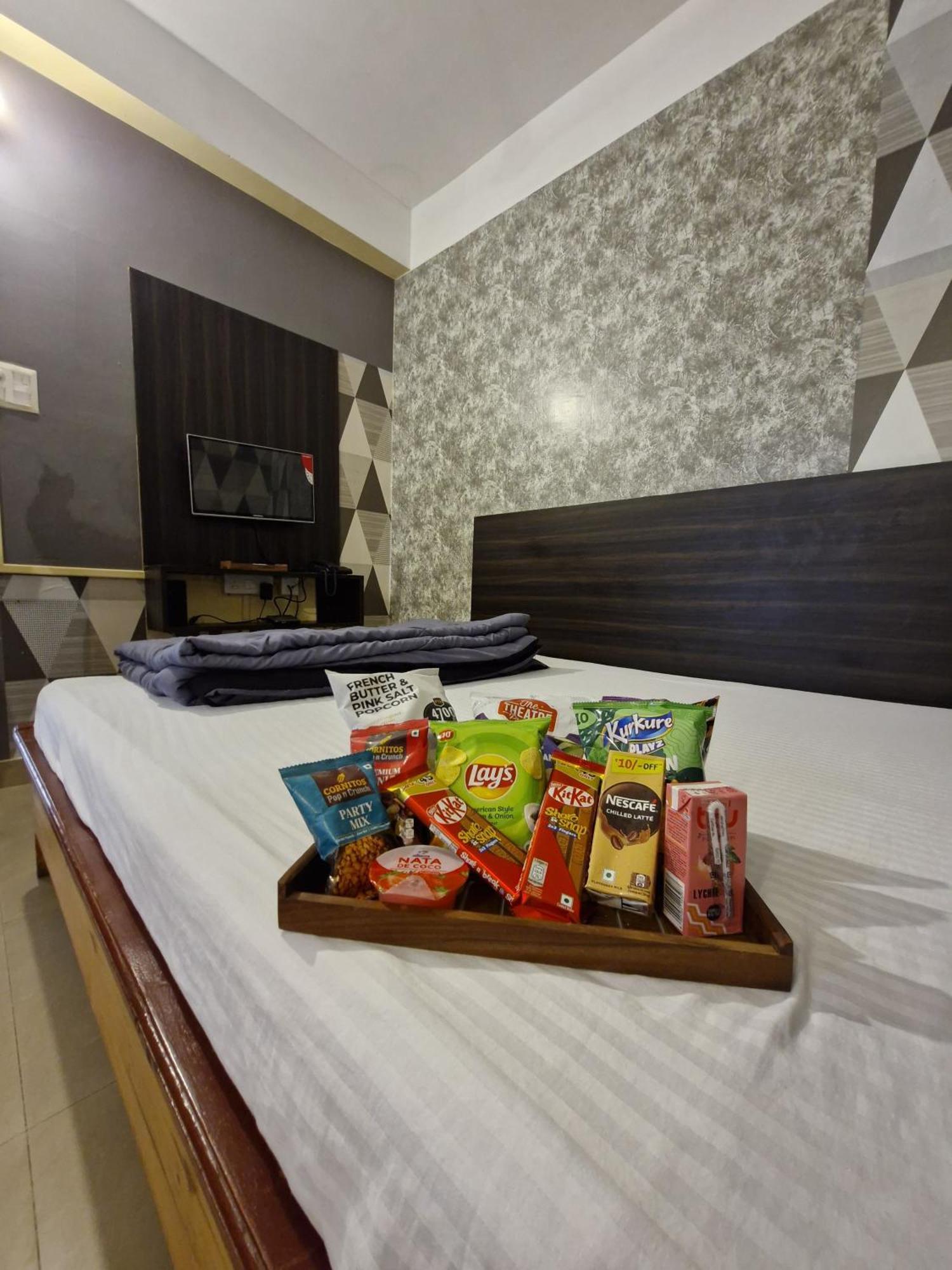 Hotel H K Residency Near Kalakshetra Guwahati Exterior foto