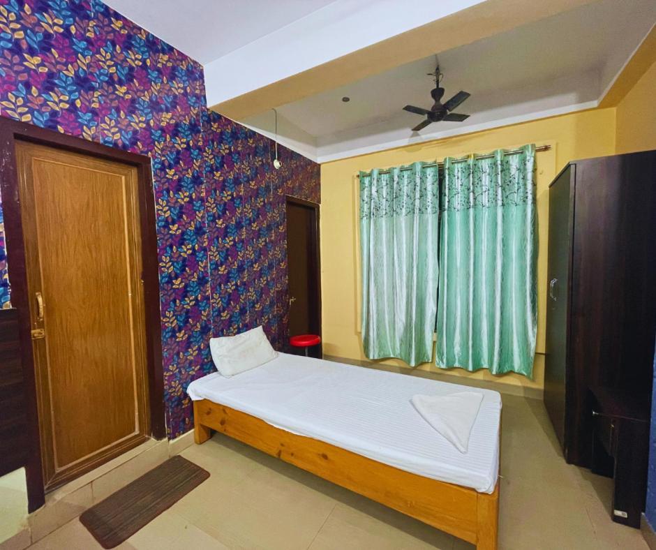 Hotel H K Residency Near Kalakshetra Guwahati Exterior foto